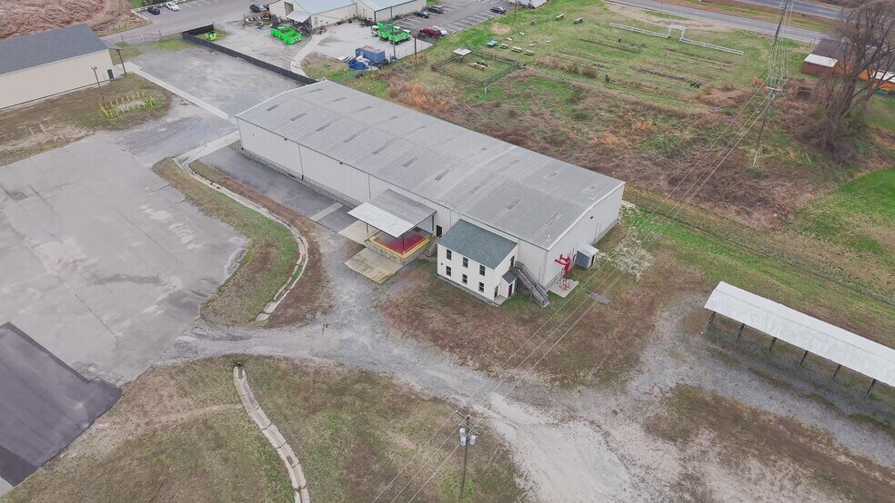 7812 Richmond Rd, Toano, VA à louer - Vidéo sur l’inscription commerciale - Image 2 de 16