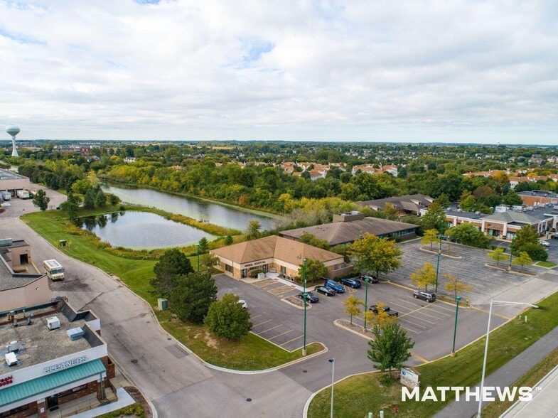 2565 Algonquin Rd, Algonquin, IL à vendre - Photo du bâtiment - Image 2 de 3
