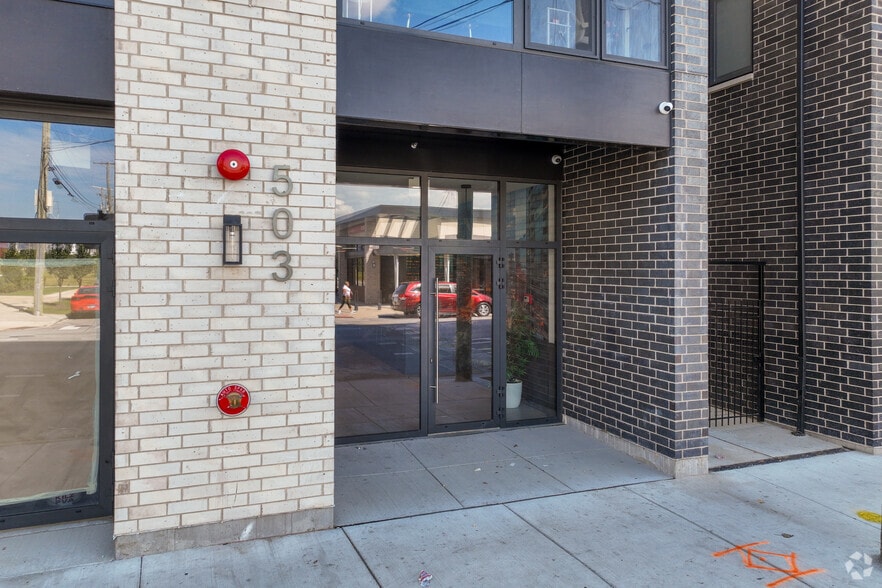 451 E Pershing Rd, Chicago, IL à louer - Photo du bâtiment - Image 2 de 14