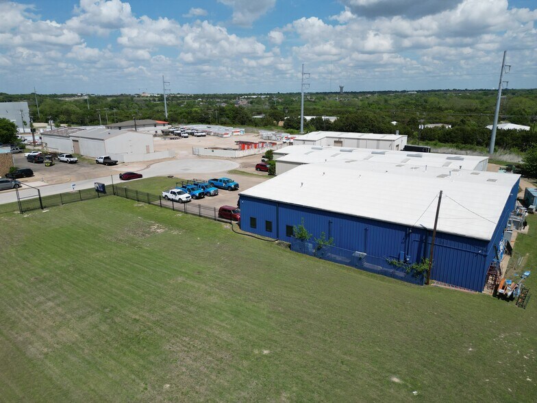 910 KCK Way, Cedar Hill, TX à vendre - Photo du bâtiment - Image 3 de 19