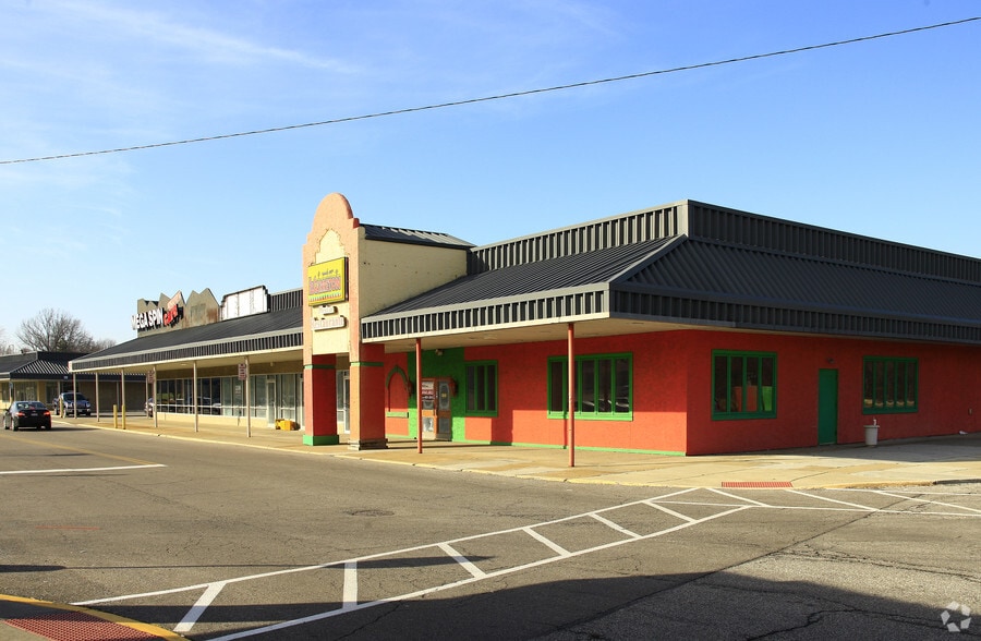 118-144 Sheffield Ctr, Lorain, OH for lease - Building Photo - Image 3 of 4