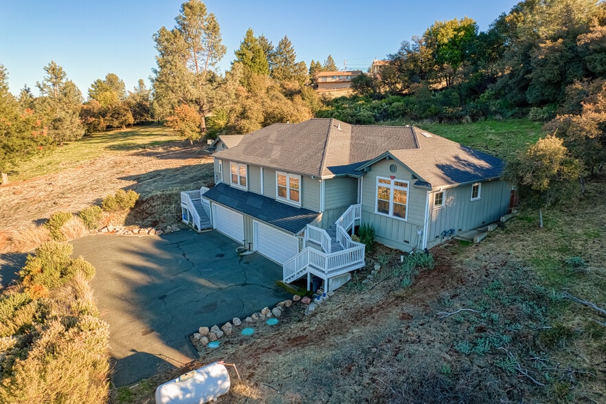 10401 Point Lakeview Rd, Kelseyville, CA à vendre - Photo du bâtiment - Image 3 de 18