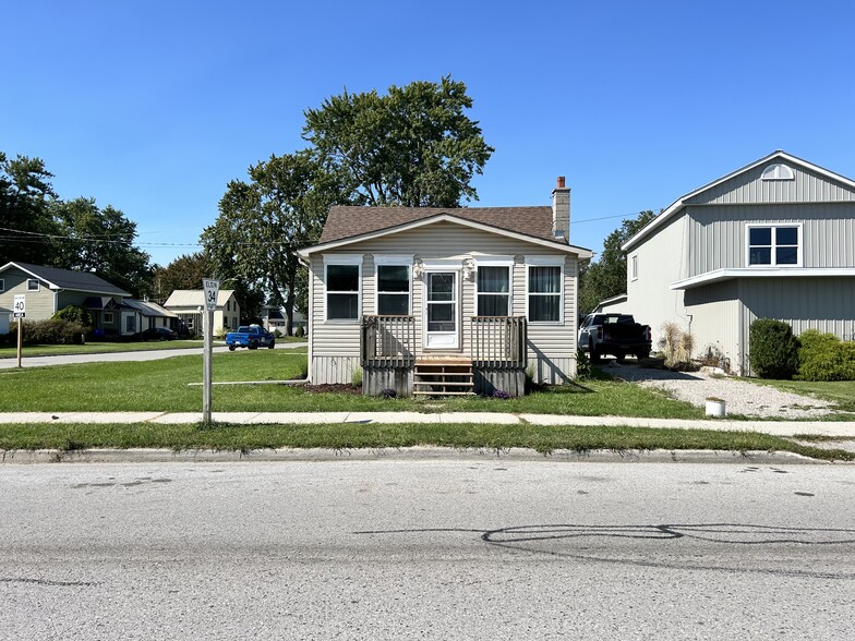 138 Borden Ave, Belmont, ON for sale - Building Photo - Image 2 of 3