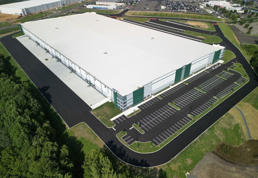 1600 & 1620 E Old Lincoln Hwy, Langhorne, PA à louer - Photo du bâtiment - Image 1 de 2