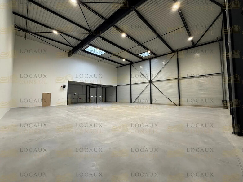 23 Rue Des Beaux Soleils, Osny for lease - Building Photo - Image 2 of 16