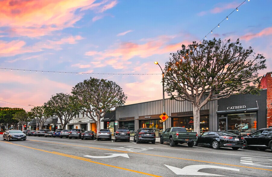 124-148 N Larchmont Blvd, Los Angeles, CA à vendre - Photo du bâtiment - Image 3 de 10