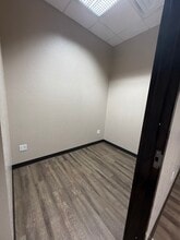 609 S Kelly Ave, Edmond, OK for lease Interior Photo- Image 2 of 8