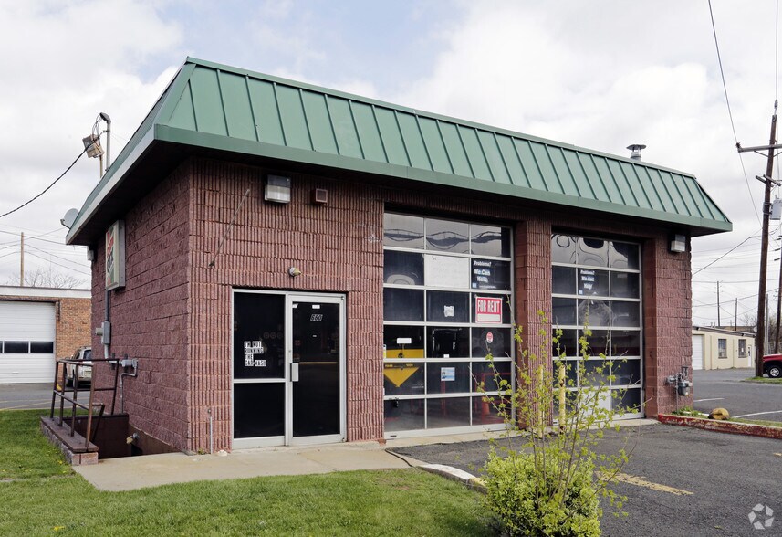 646-652 1st Ave portefeuille de 7 propriétés à vendre sur LoopNet.ca - Photo principale - Image 3 de 7