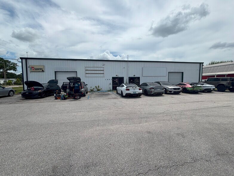 1503 7th St SW, Ruskin, FL à vendre - Photo du bâtiment - Image 1 de 11