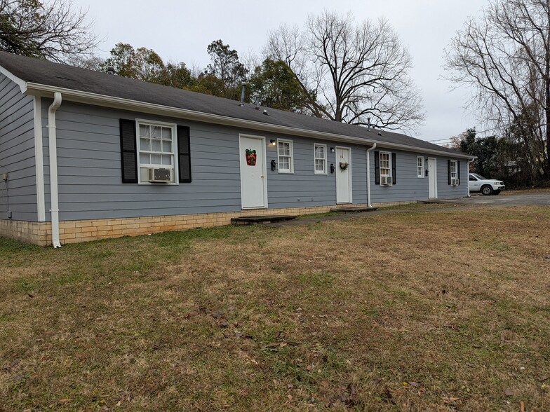 8 Unit Triplex & SFH rental portfolio portfolio of 4 properties for sale on LoopNet.ca - Building Photo - Image 2 of 4