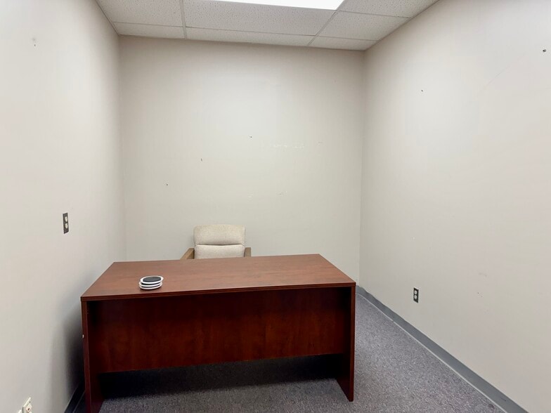 207 Highpoint Ave, Portsmouth, RI for lease - Building Photo - Image 3 of 9