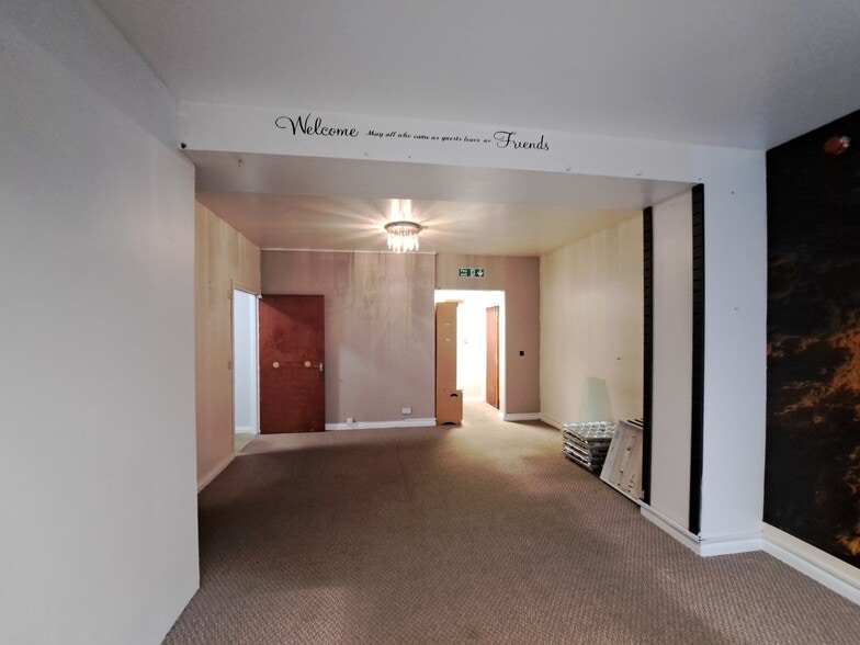 2-10 Hallcraig St, Airdrie for lease - Building Photo - Image 2 of 3