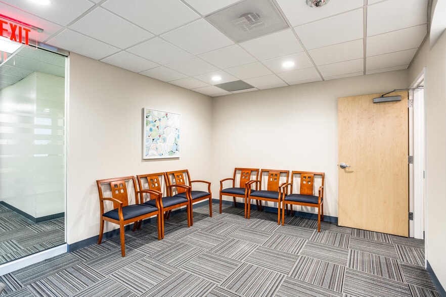 3541-3543 W Braddock Rd, Alexandria, VA à louer - Photo du bâtiment - Image 3 de 36