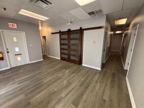 1701-1735 W Armitage Ct, Addison, IL for lease Interior Photo- Image 1 of 5
