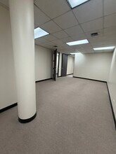 8121 Broadway St, Houston, TX for lease Interior Photo- Image 2 of 9