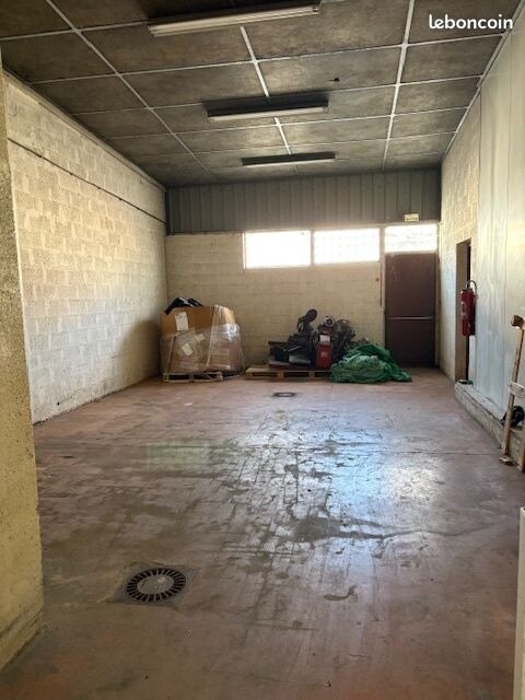 Flex in Saint-Genis-Laval for lease Interior Photo- Image 1 of 15