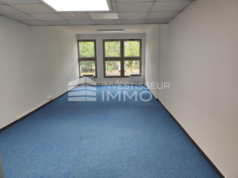 Bureau dans Torcy à louer - Photo du bâtiment - Image 2 de 8