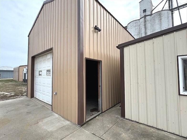 315 E Maple St, Shelbina, MO à vendre - Photo du bâtiment - Image 2 de 20