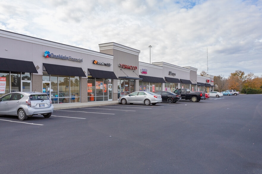 901 US HWY 401 BYPASS, Laurinburg, NC à louer - Photo du bâtiment - Image 3 de 6