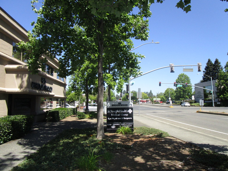 85 Brookwood Ave, Santa Rosa, CA for lease - Building Photo - Image 2 of 7