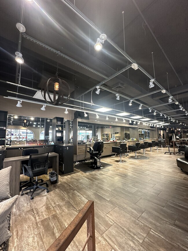 More details for 515-525 S Washington Ave, Royal Oak, MI - Retail for Lease