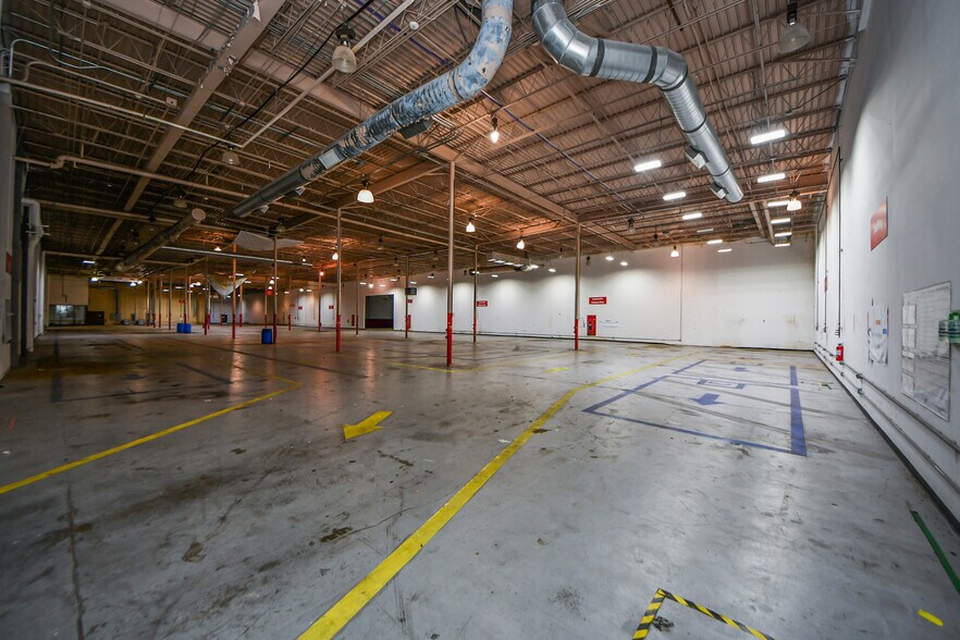 12002 Southwest Fwy, Meadows Place, TX for lease - Interior Photo - Image 2 of 34