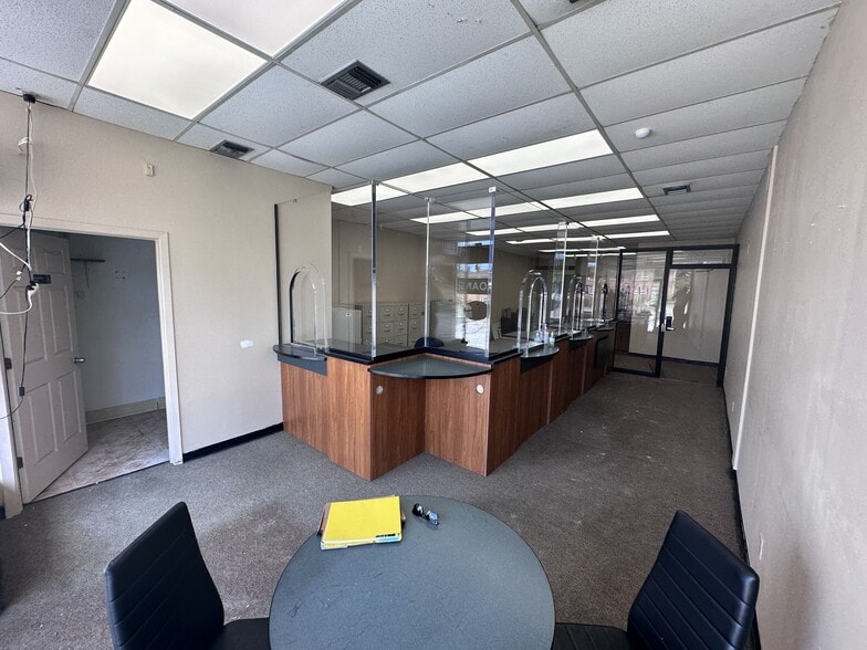 3902-3910 N 76th St, Milwaukee, WI for sale - Interior Photo - Image 2 of 18