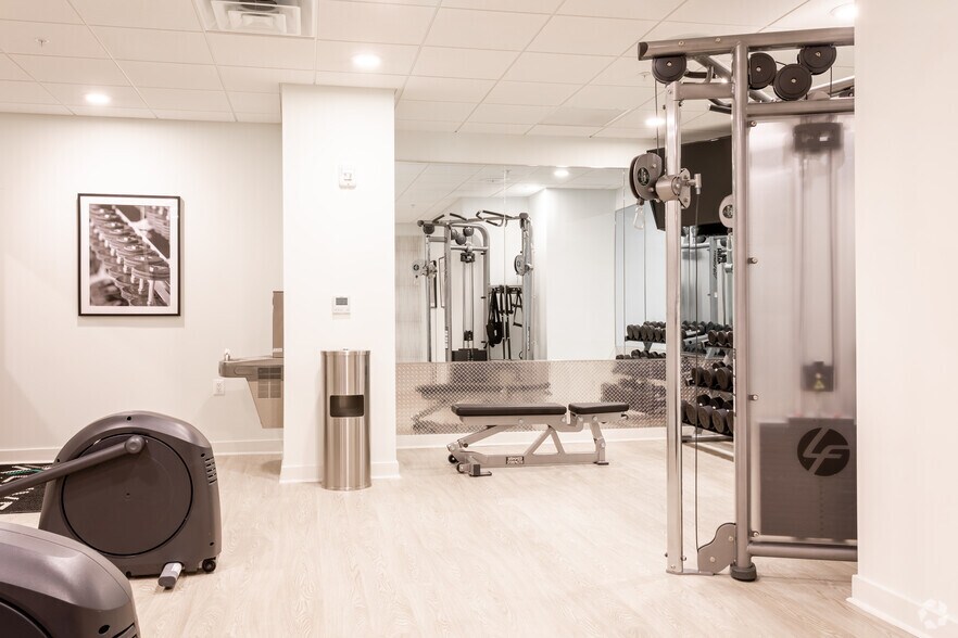 1 Woodbridge Ctr, Woodbridge, NJ for lease - Interior Photo - Image 1 of 11