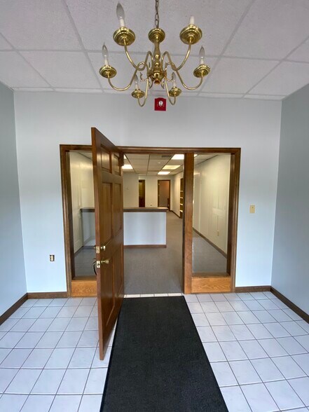 4893 Route 30 Hwy, Greensburg, PA à louer - Photo intérieure - Image 2 de 11