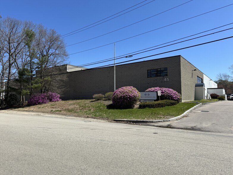 45 Finnell Dr, Weymouth, MA à louer - Photo du bâtiment - Image 3 de 22