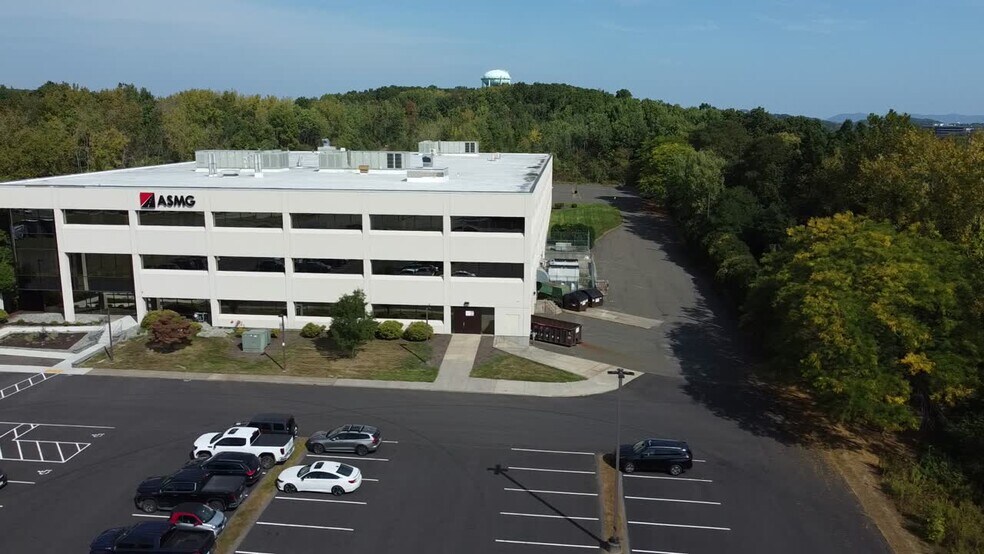 11 Interstate Dr, West Springfield, MA à louer - Vidéo sur l’inscription commerciale - Image 2 de 18