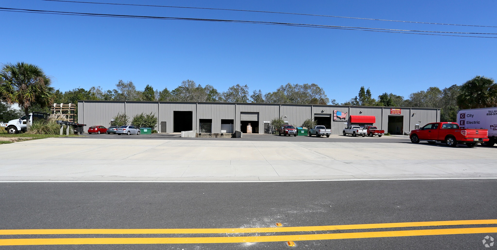 553 Capital Cir SW, Tallahassee, FL for lease Building Photo- Image 1 of 13