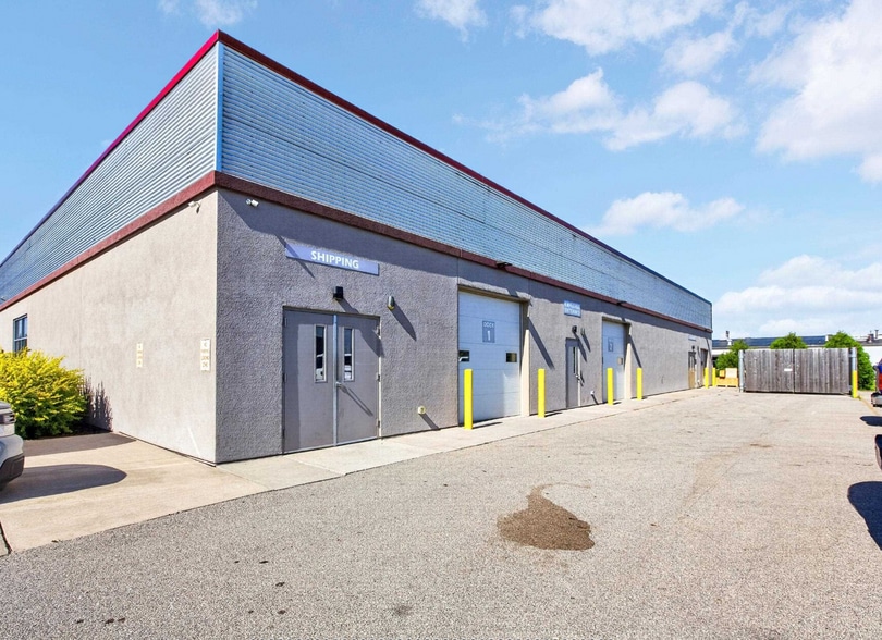 3114 Medalist Dr, Oshkosh, WI for sale - Building Photo - Image 3 of 36