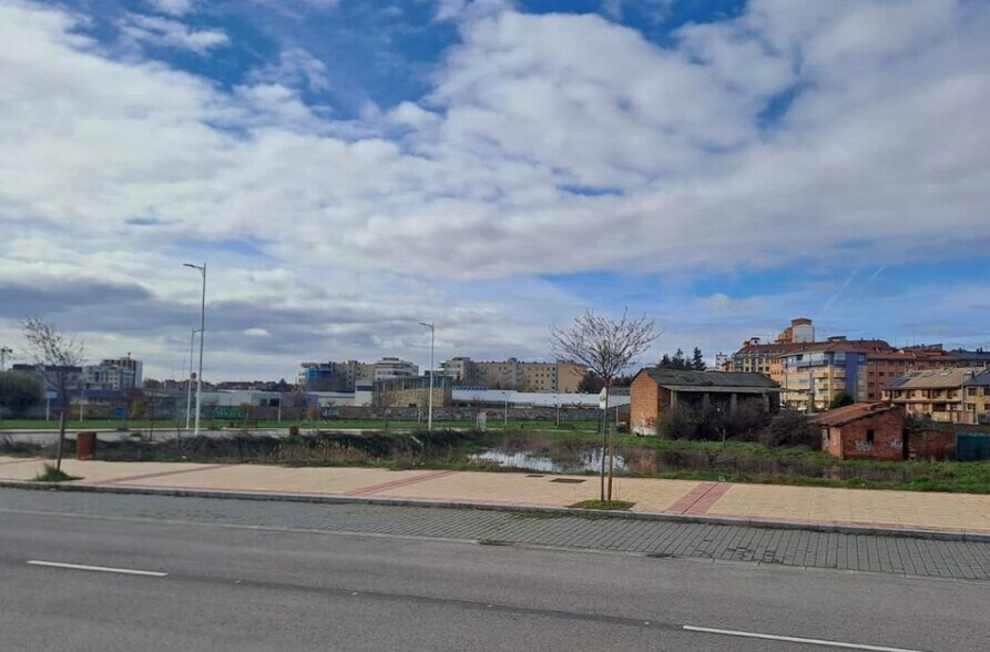 Land in León, León for sale - Aerial - Image 3 of 3