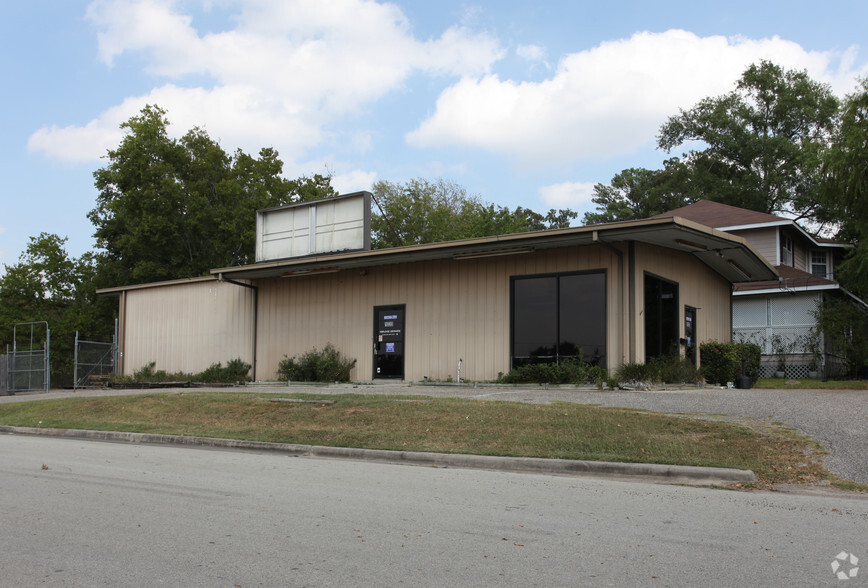 1030 W Lewis St, Conroe, TX for sale - Primary Photo - Image 1 of 1