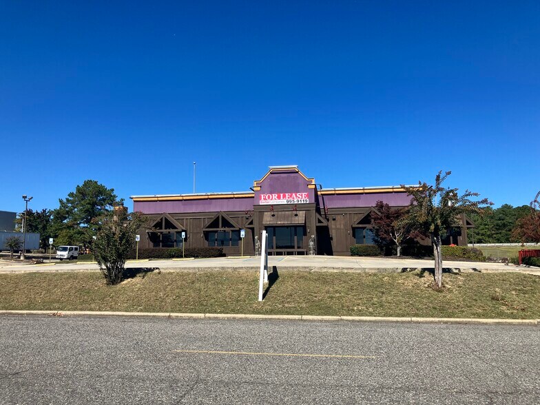 7724 Ludington Ln, Birmingham, AL à louer - Photo du bâtiment - Image 3 de 10