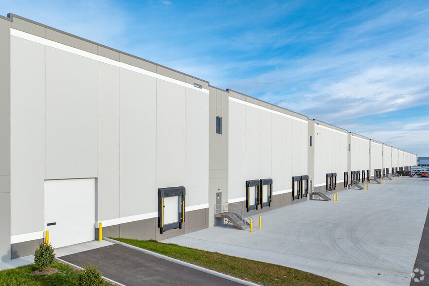 200 Park West Dr, West Jefferson, OH for lease - Building Photo - Image 3 of 9