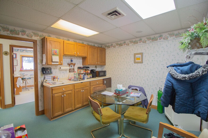 1900 Whites Rd, Kalamazoo, MI for lease - Building Photo - Image 3 of 10