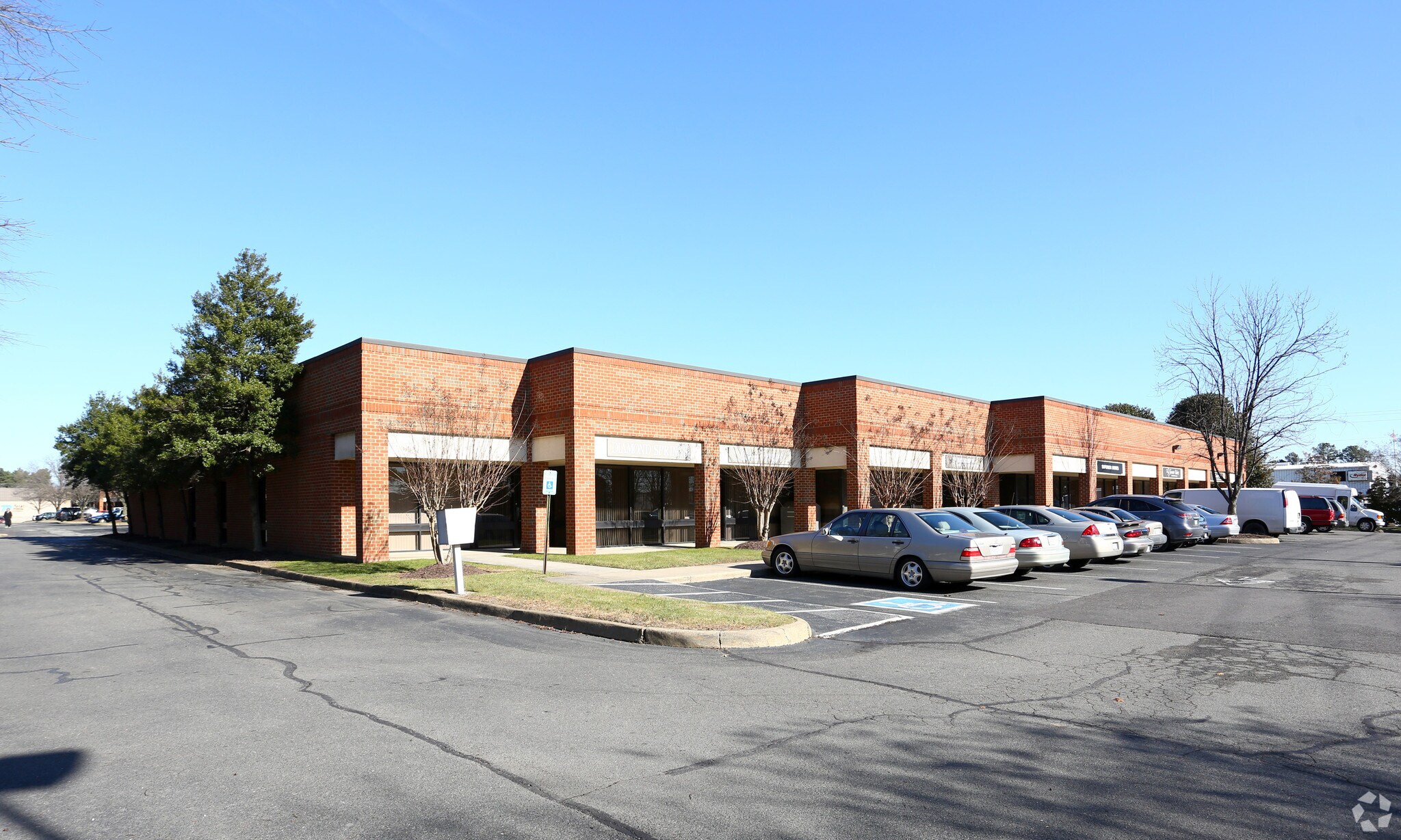 2400-2410 Charles City Rd, Richmond, VA à vendre Photo du bâtiment- Image 1 de 1