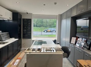 360 Park Rd, Bolton for lease Interior Photo- Image 1 of 1