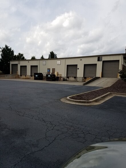 3545 North Pky, Cumming, GA for lease - Building Photo - Image 2 of 3