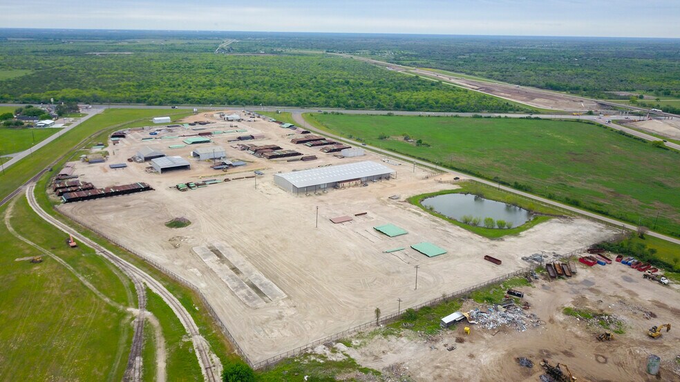 236 Industrial Park Dr, Victoria, TX for lease - Building Photo - Image 3 of 61