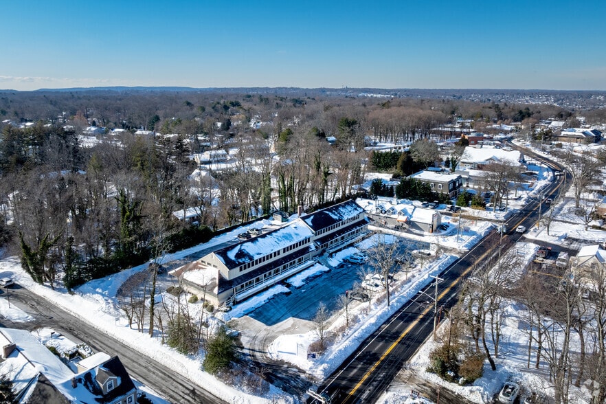 202 E Main St, Huntington, NY for lease - Aerial - Image 3 of 35