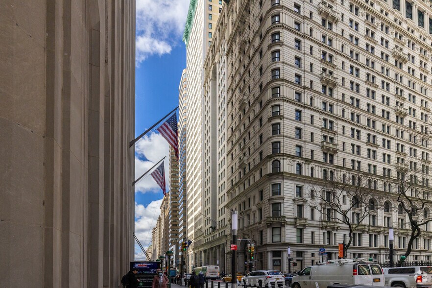 65 Broadway, New York, NY à louer - Photo du bâtiment - Image 2 de 6