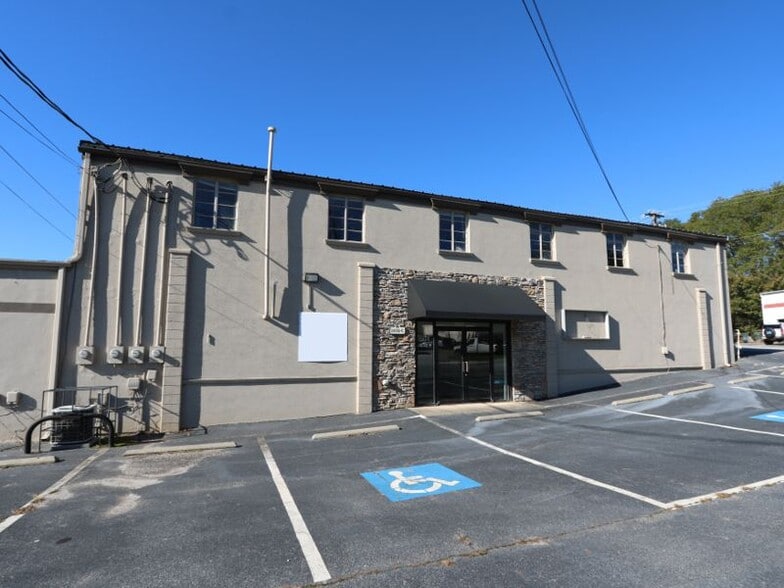1400 W Wade Hampton Blvd, Greer, SC for lease - Building Photo - Image 2 of 5