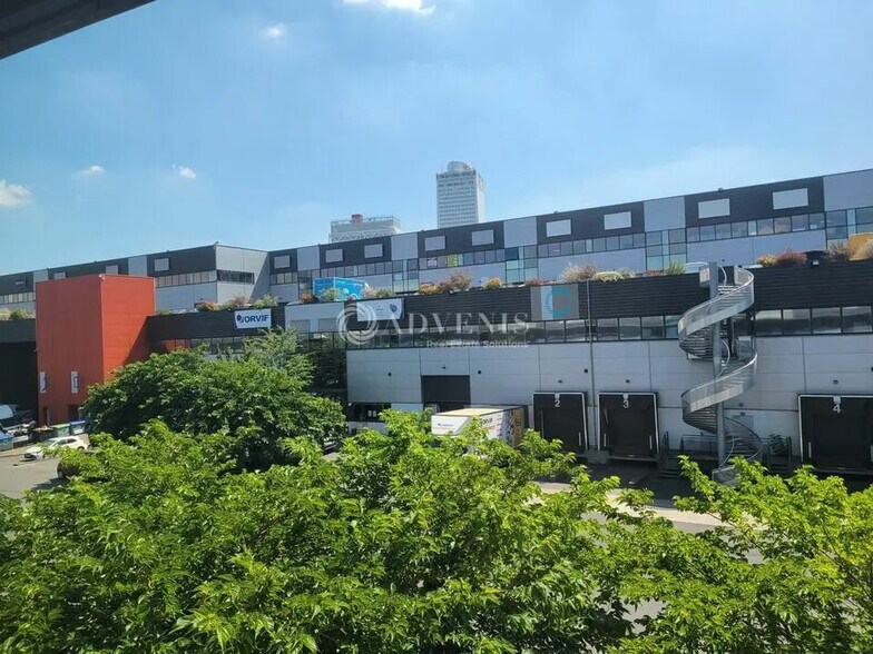 Flex dans Saint-Denis à louer - Photo du bâtiment - Image 1 de 12