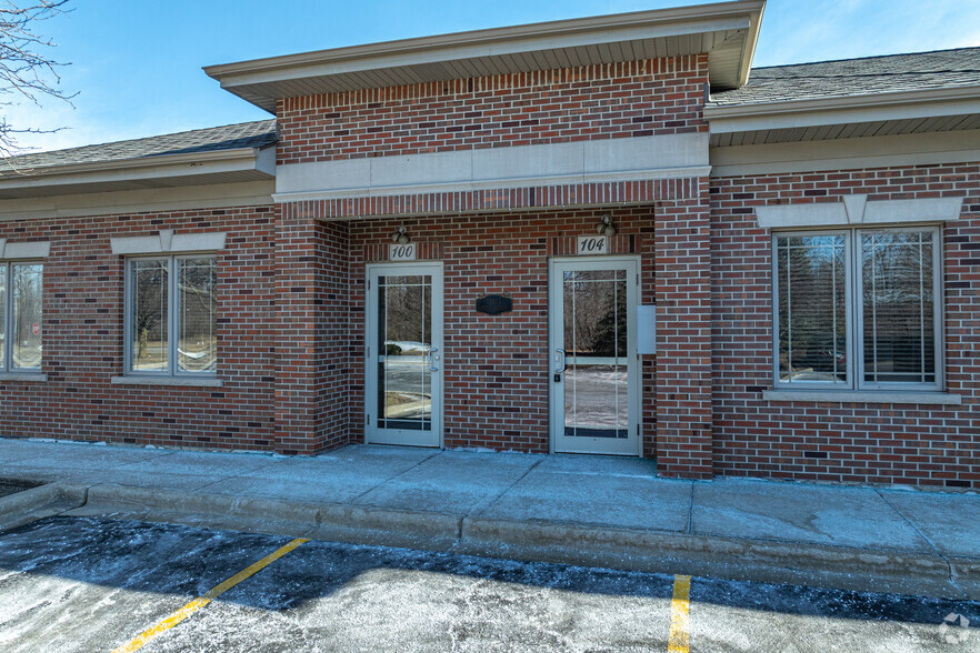 896 S Frontenac St, Aurora, IL for lease - Building Photo - Image 2 of 16