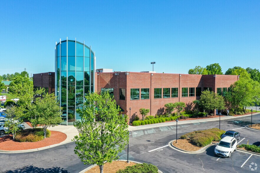 270 Copperfield Blvd NE, Concord, NC for lease - Primary Photo - Image 1 of 9