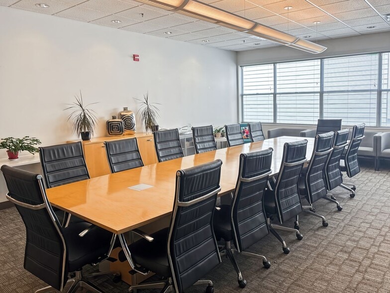 755 Baywood Dr, Petaluma, CA for lease - Interior Photo - Image 2 of 23