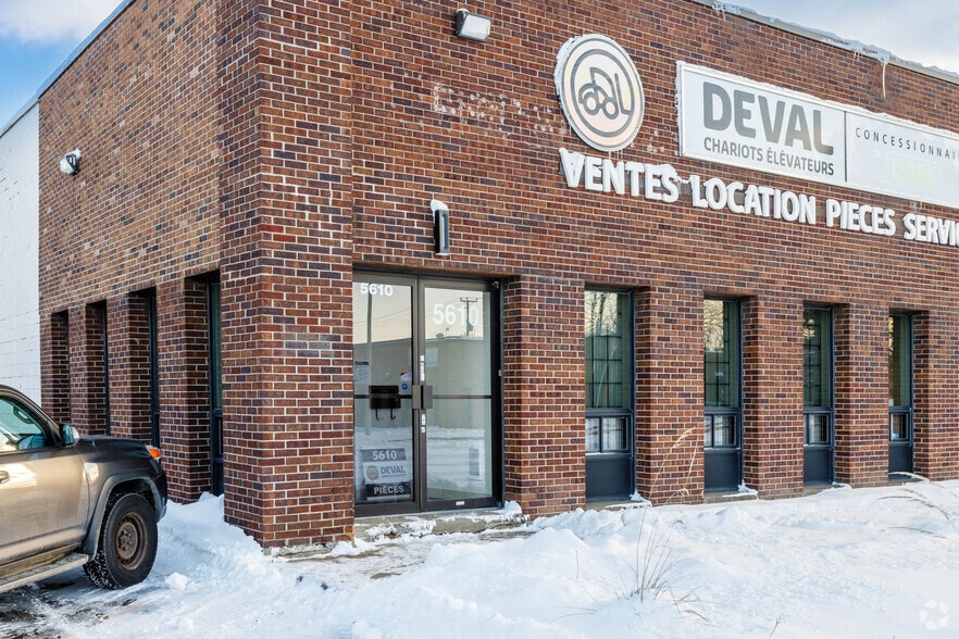 5610-5660 Ch Bois-Franc, Montréal, QC à louer - Photo du bâtiment - Image 3 de 7